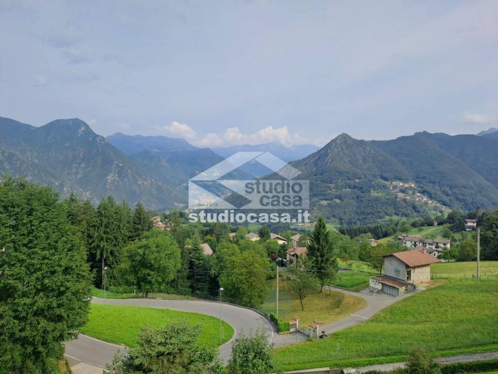 appartamento in vendita a Zogno in zona Somendenna