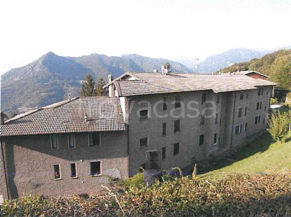 appartamento in vendita a Zogno in zona Somendenna