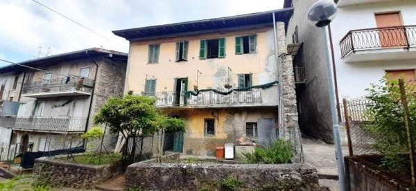 casa indipendente in vendita a Zogno in zona Poscante