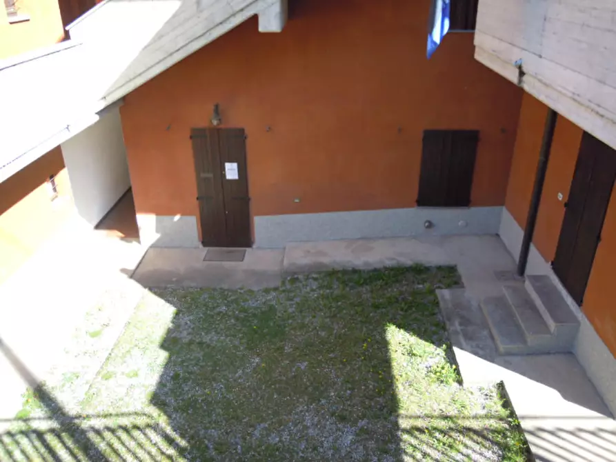 appartamento in vendita a Zogno in zona Somendenna