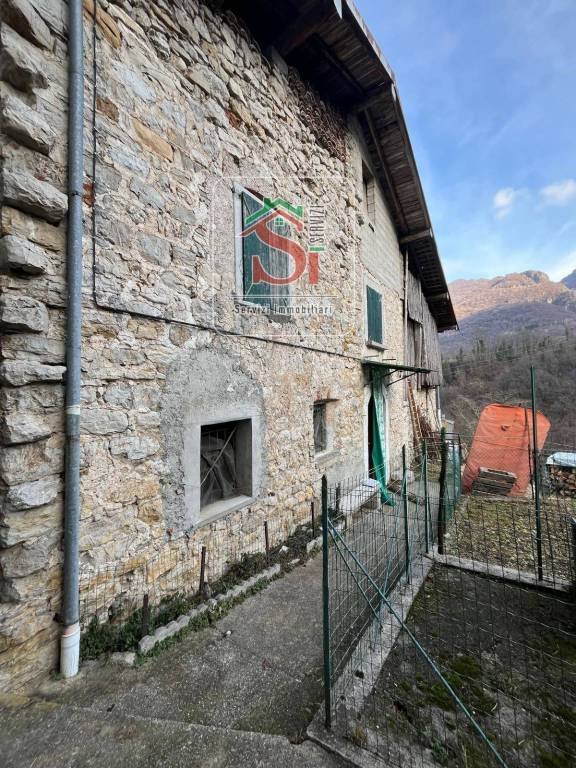 casa indipendente in vendita a Zogno in zona Poscante