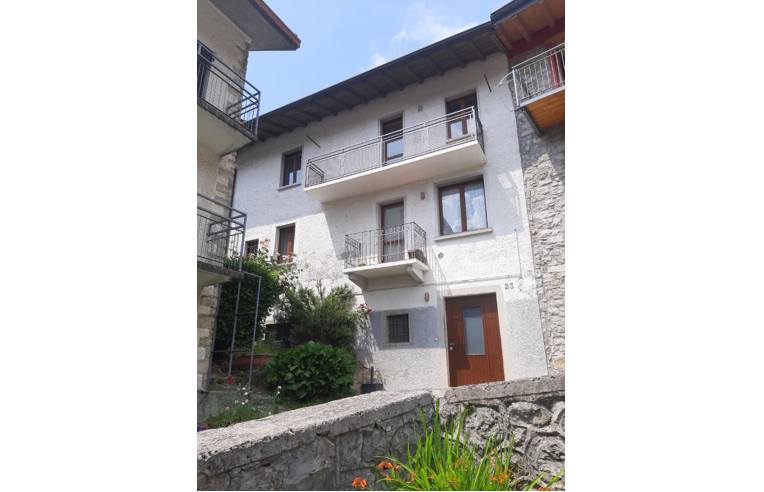 casa indipendente in vendita a Zogno in zona Somendenna
