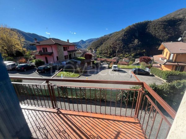 appartamento in vendita a Zogno in zona Endenna