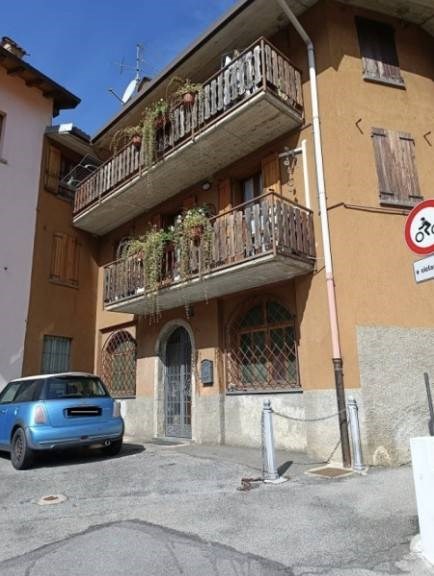 appartamento in vendita a Zogno in zona Poscante