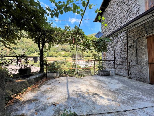 casa indipendente in vendita a Zogno in zona Ambria / Spino al Brembo