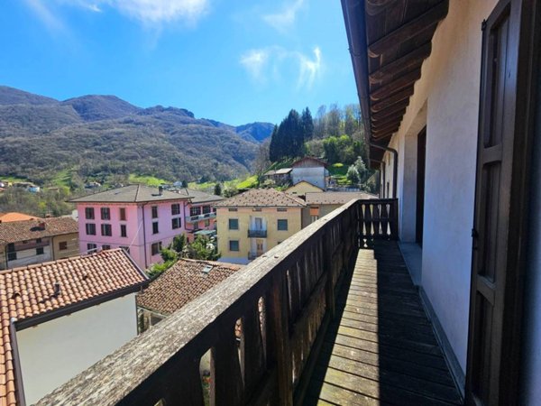 appartamento in vendita a Zogno in zona Poscante