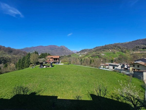 appartamento in vendita a Zogno in zona Poscante