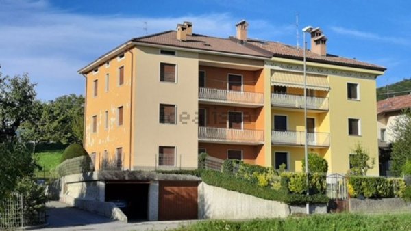 casa indipendente in vendita a Zogno in zona Somendenna