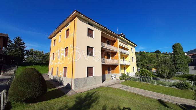 casa indipendente in vendita a Zogno in zona Somendenna