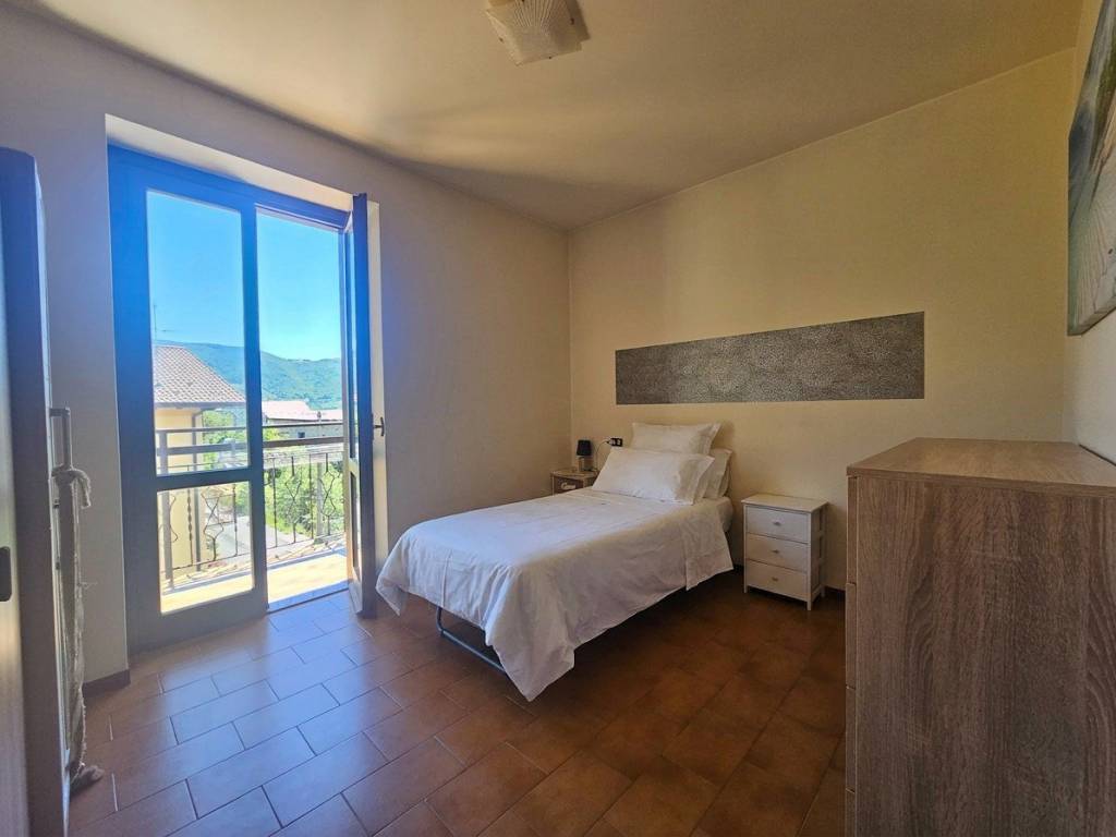 appartamento in vendita a Zogno in zona Endenna