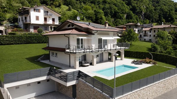 casa indipendente in vendita a Zogno
