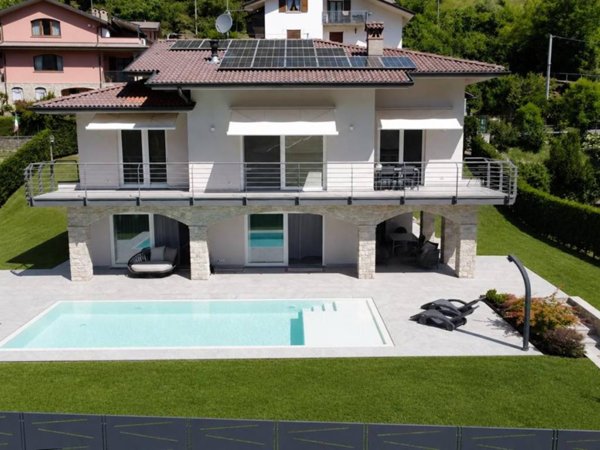 casa indipendente in vendita a Zogno