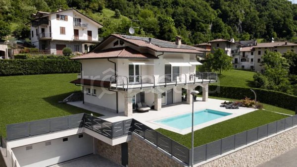 casa indipendente in vendita a Zogno