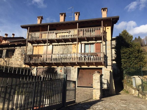 appartamento in vendita a Zogno in zona Poscante