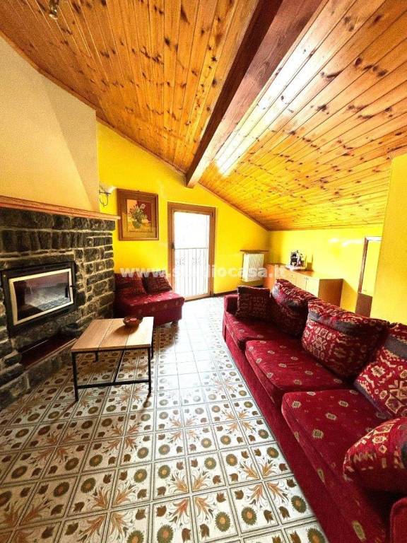 appartamento in vendita a Zogno in zona Somendenna
