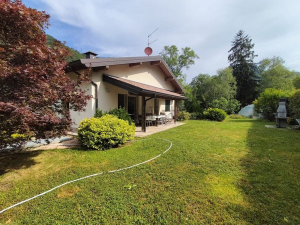 casa indipendente in vendita a Zogno in zona Endenna
