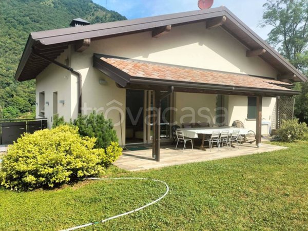 casa indipendente in vendita a Zogno in zona Endenna