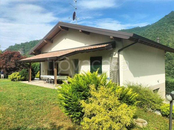 casa indipendente in vendita a Zogno in zona Endenna