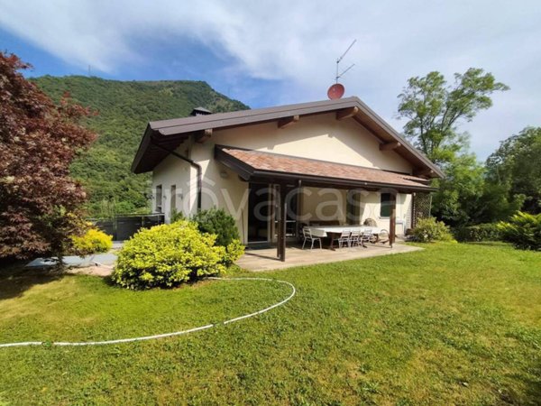 casa indipendente in vendita a Zogno in zona Endenna