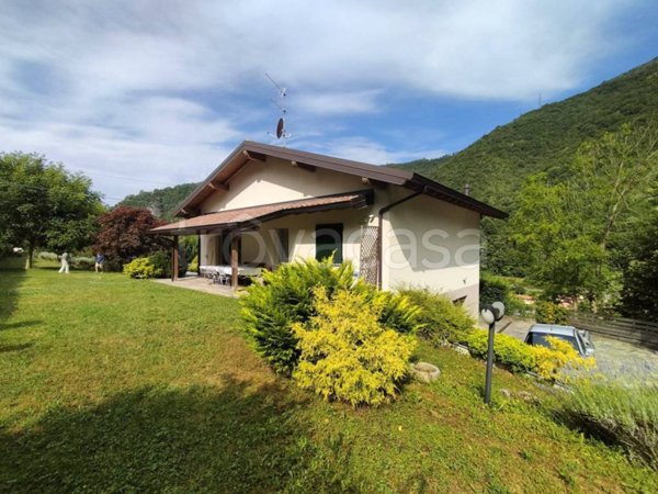 casa indipendente in vendita a Zogno in zona Endenna