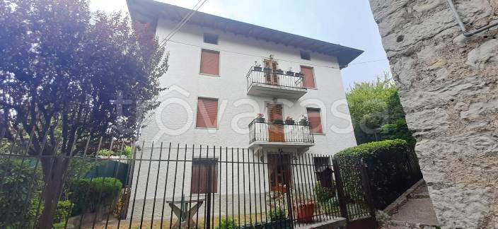 casa indipendente in vendita a Zogno in zona Somendenna