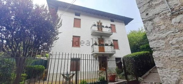 casa semindipendente in vendita a Zogno in zona Somendenna