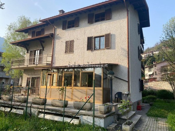 casa indipendente in vendita a Zogno in zona Ambria / Spino al Brembo