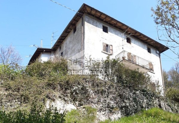 appartamento in vendita a Zogno in zona Ambria / Spino al Brembo