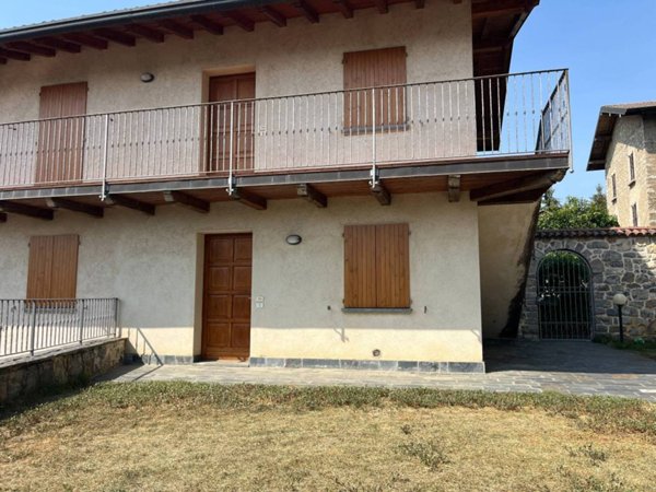 appartamento in vendita a Zogno in zona Somendenna