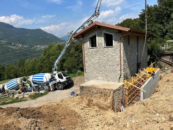 casa indipendente in vendita a Zogno in zona Stabello