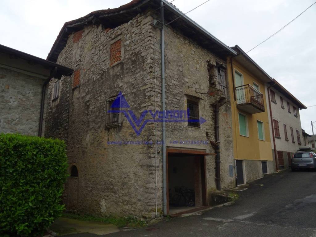 casa indipendente in vendita a Zogno in zona Ambria / Spino al Brembo