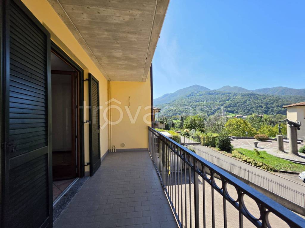 appartamento in vendita a Zogno in zona Endenna