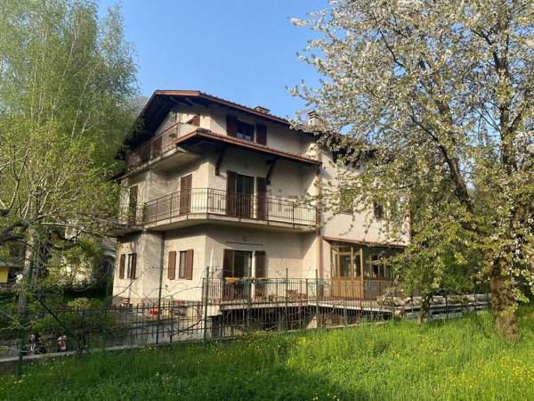 casa indipendente in vendita a Zogno in zona Ambria / Spino al Brembo
