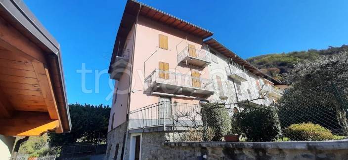 casa indipendente in vendita a Zogno in zona Endenna