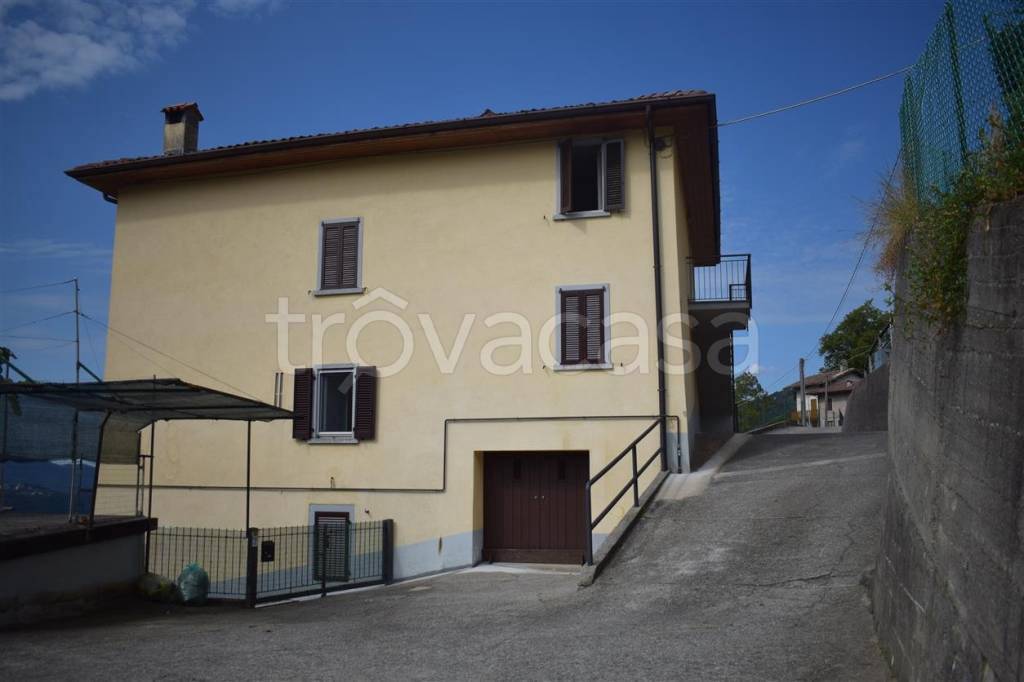 appartamento in vendita a Costa Serina
