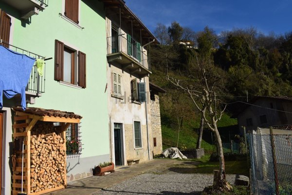 pentavano in vendita a Costa Serina