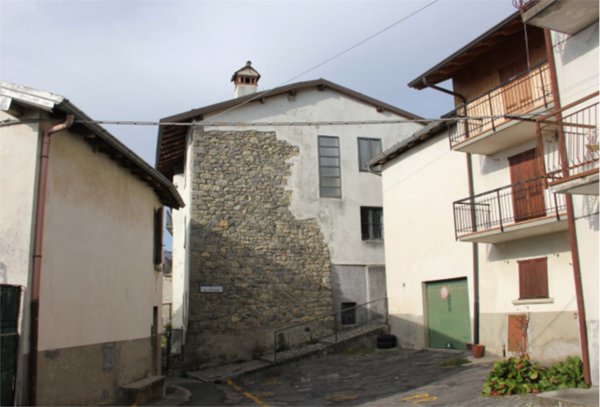 locale di sgombero in vendita a Costa Serina