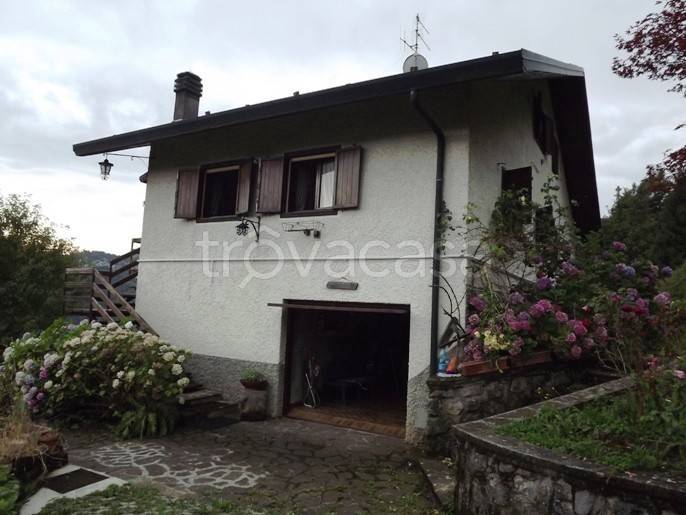 casa indipendente in vendita ad Algua in zona Sambusita