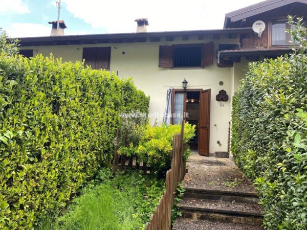 appartamento in vendita ad Algua in zona Frerola