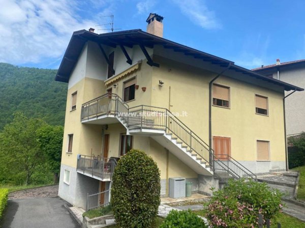 casa indipendente in vendita ad Algua in zona Frerola