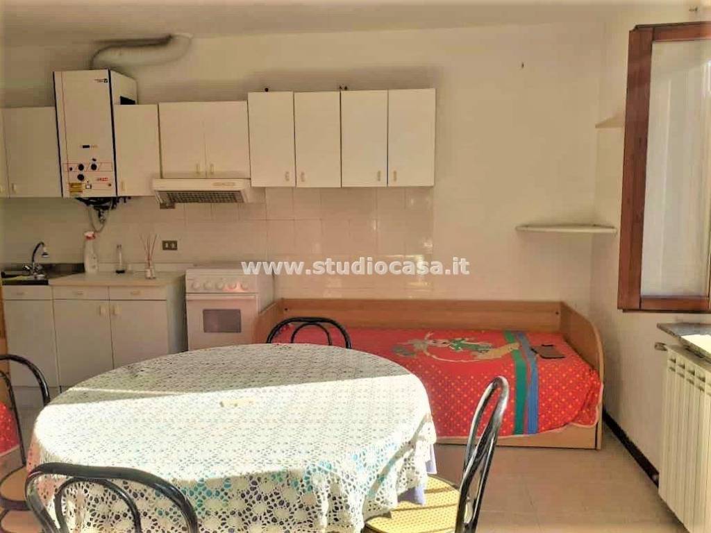 appartamento in vendita ad Algua in zona Sambusita
