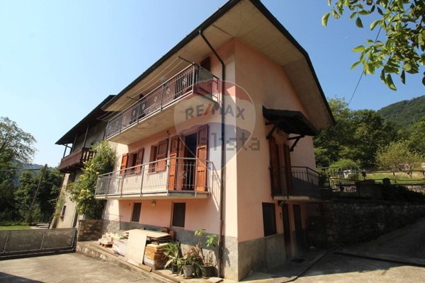 casa indipendente in vendita ad Algua in zona Sambusita