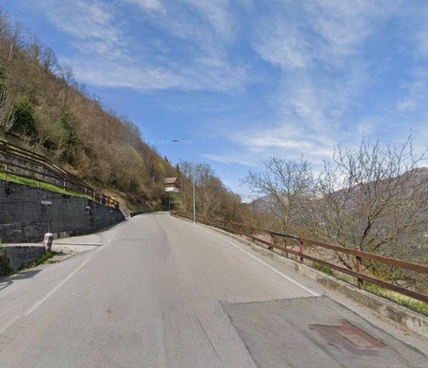 casa indipendente in vendita ad Algua in zona Sambusita
