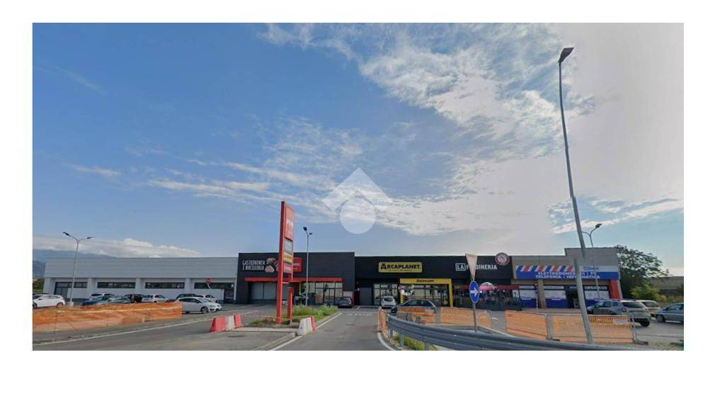 negozio in vendita a Medolago