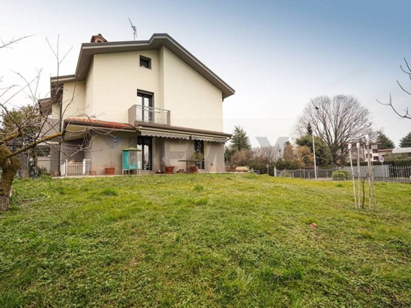 casa indipendente in vendita a Medolago