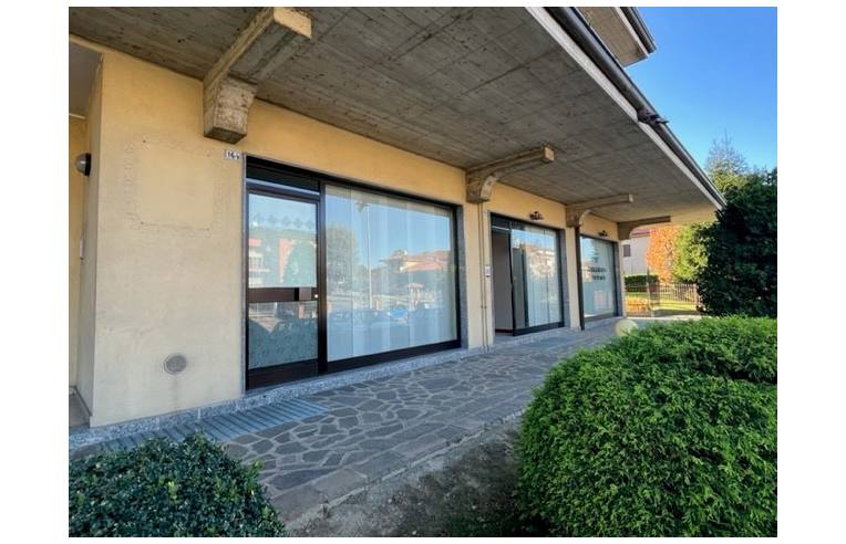 locale commerciale in vendita a Medolago