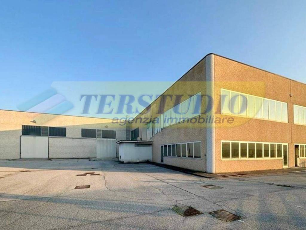 capannone in vendita a Medolago