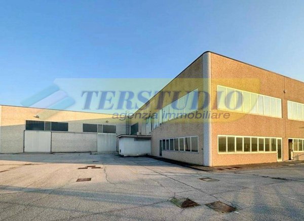 capannone in vendita a Medolago