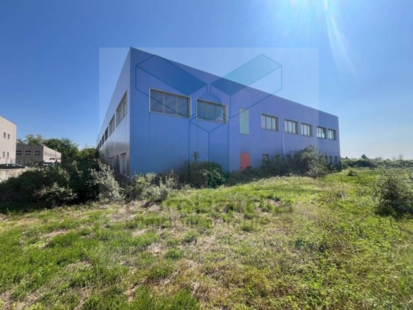 locale commerciale in vendita a Medolago