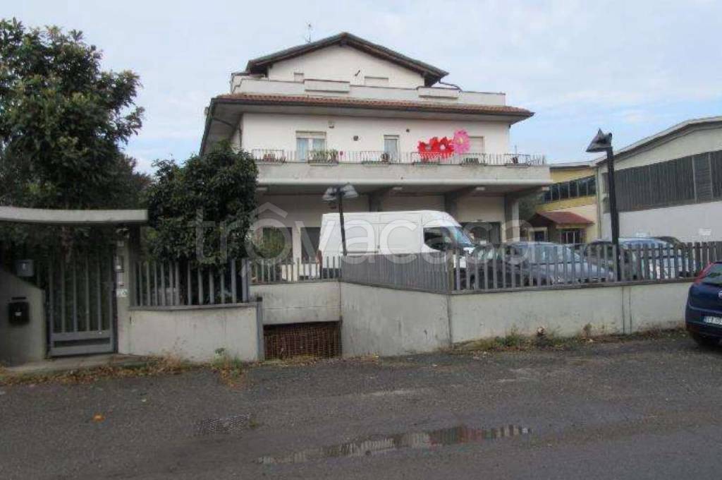 locale commerciale in vendita a Medolago in zona Torre